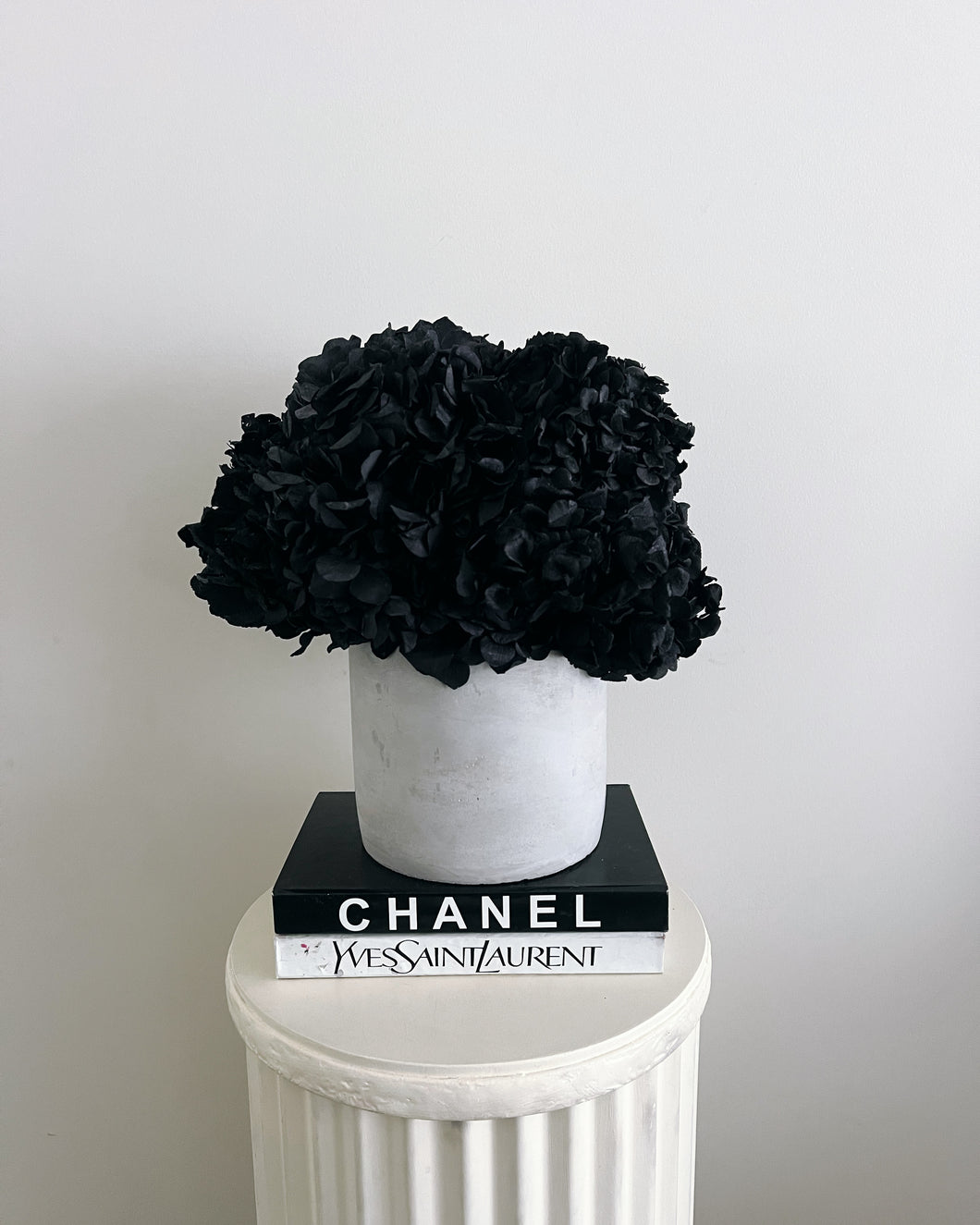 Loo-Large Arrangement